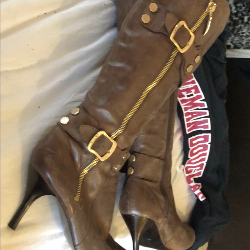 Guess brown soft leather boots w/ gold hardware